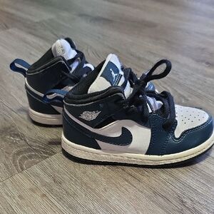 Kids Nike Sneakers dark blue and White
